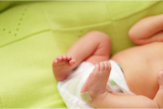 아이의 음낭이 비정상적으로 커진 경우의 원인과 치료: 음낭수종