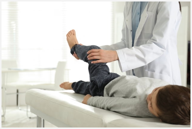감기 후 다리 절뚝거림: 일과성 고관절 활막염에 대해 알아보기